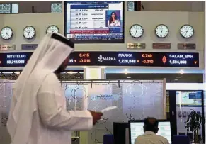  ??  ?? Dubai trade: Traders at the Dubai Financial Market in the United Arab Emirates. Emaar plans to list shares of its unit on the bourse. – Reuters