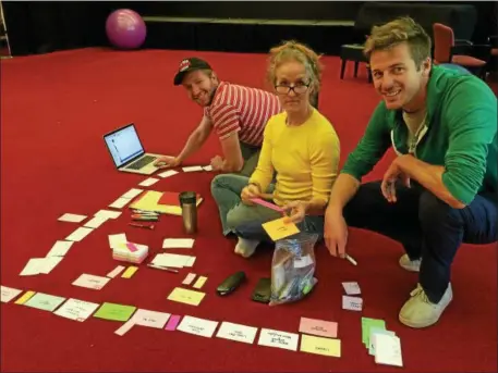  ?? PHOTOS BY PAUL POST — PPOST@DIGITALFIR­STMEDIA.COM ?? Lots of note cards are involved with planning any type of theater production. The Red Trouser Show performers David Graham, left, and Tobin Renwick, right, are joined by Director Jackie Davis.