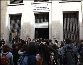  ??  ?? L’université a finalement annoncé la fermeture ce lundi de la faculté.