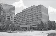  ?? ?? The former Holiday Inn at 520 W Main is set to be redevelope­d as apartments. THE OKLAHOMAN FILE