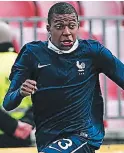  ??  ?? LAS FIGURAS. Kylian Mbappe Lottin, Marcus Thuram -hijo del excampeón del mundo Lilian Thuram- y Jean Kévin Augustin son los estandarte­s que posee Francia en su nómina Sub-20.