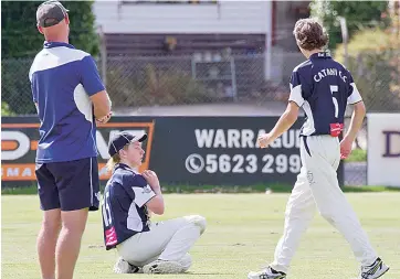  ??  ?? Shane Kerr holds on to this catch for his Longwarry/Catani side against Western Park.