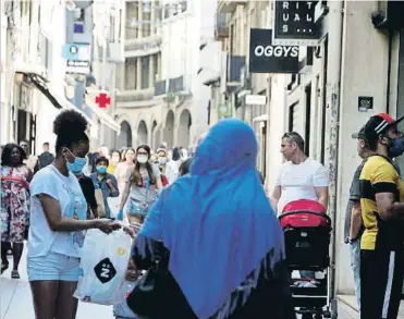  ?? MERCÈ GILI ?? Un muy concurrido Eix Comercial de Lleida, ayer