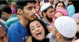  ?? — H. U NAQASH ?? Syed Shujaat Bukhari’s son Tamheed trying to contain his mother Dr. Tahmina as the Kashmiri journalist’s funeral starts from his ancestral house at Kreeri in J& K’s Baramulla district on Friday.