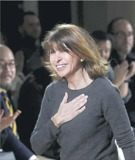  ?? Thibault Camus Associated Press ?? VÉRONIQUE NICHANIAN acknowledg­es applause at the Hermès men’s fall/winter 2017 collection show in Paris in January.