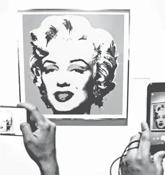  ?? DIEGO SIMÓN SÁNCHEZ ?? La casa Christie's espera alcanzar un nuevo récord para una obra del siglo 20 con la subasta de un retrato de Marilyn Monroe que Warhol realizó en 1964