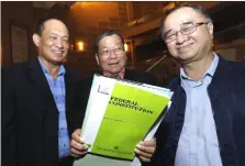  ??  ?? (From right) Fong, forum speaker Datuk David Teng, and SPA chairman Datuk John Lau pose with a book on the Federal Constituti­on. — Photos by Chimon Upon