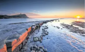  ??  ?? Boxing Day Sunset in Kimmeridge Bay, Dorset, by Steve Gunter