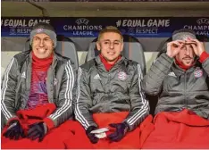  ?? Foto: Sven Simon ?? Die drei von der Bank: Arjen Robben, Rafinha und Franck Ribéry waren zu Beginn des Spiels nur Zuschauer.