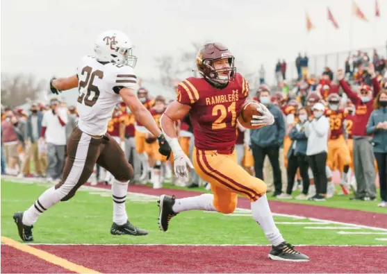  ?? KIRSTEN STICKNEY/SUN-TIMES ?? Loyola running back Vaughn Pemberton scores one of his three touchdowns Saturday against Mount Carmel. He carried 23 times for 125 yards.
