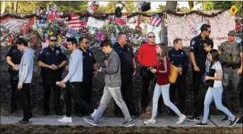  ?? MIKE STOCKER / SOUTH FLORIDA SUN SENTINEL ?? Students head back to Marjory Stoneman Douglas High on Wednesday for the first time since a gunman killed 17 students on Valentine’s Day.