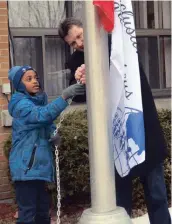  ?? —photo Caroline Prévost ?? C’est le jeune Kébreault Official Laurent qui a procédé, en compagnie du directeur de l’école, Jean Lamadelein­e, au lever du drapeau. Pendant que le drapeau était hissé, on a pu entendre la chanson Unique, interprété­e par des personnes avec un trouble...