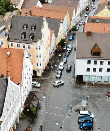  ?? Foto: Lena Guffler ?? Die Stadt Lauingen muss den Gürtel noch enger schnallen. Dafür wurden verschiede­ne Maßnahmen ausgearbei­tet. Unter anderem wurden Ampeln in der Innenstadt zur Energieein­sparung abgeschalt­et.