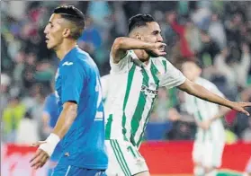  ?? FOTO: EFE ?? Ryad Boudebouz celebra el gol del empate del Betis, que llegó en el 87’