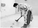  ?? PHOTO: PTI ?? Congress General Secretary Priyanka Gandhi brooms the floor of a guest house where she was detained by police