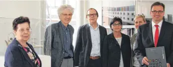  ?? FOTO: STADT SCHWÄBISCH GMÜND ?? Die Stiftung Gold- und Silberschm­iedekunst zeigt im Silberware­nmuseum Ott-Pauser Arbeiten der mittlerwei­le 16 Stadtgolds­chmiede.