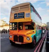  ?? Фото: Bangkok Post ?? Экск урсионный автобус Amazing Thailand в Лондоне.