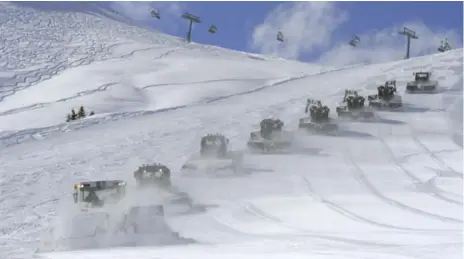  ?? S. MALLAUN/LECH ZURS TOURISMUS ?? Piste bashers prepare the mountain surface for skiers. Austria’s Lech Zurs has 283 kilometres of groomed pistes of all levels.