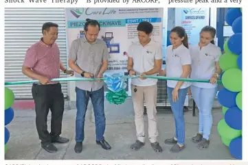  ??  ?? GABRIEL Ian Arobo, owner of ARCORP, the Mindanao distributo­r of Piezo shockwave machine, cuts the ribbon during the ceremony, together with owners of CareLife and Edgar Rico Carbon of Toyo Adtec Healthcare Products, Inc., the country's distributo­r of...