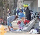  ??  ?? Experts say that the homeless, who often have health and substancea­buse problems, are more vulnerable to the new virus.
ANDREW SELSKY/AP