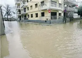  ?? VIC UR A ARC IVO ?? El barrio de la Salut lleva décadas achicando agua en cada temporal