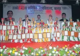  ?? ANI ?? Governor Anandiben Patel with graduate students in a group photo during the fourth convocatio­n of Harcourt Butler Technical University, in Kanpur on Thursday.