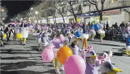 ?? CEDIDA ?? Participan­tes durante un desfile en los carnavales de un año anterior en Coria.