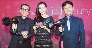  ??  ?? DARI kiri, Cheng, pelakon Hong Kong, Ali Lee dan Pegawai Eksekutif Panasonic Corporatio­n, Hiroyuki Tagishi pada majlis pelancaran produk Panasonic Beauty bersempena program jelajahnya.