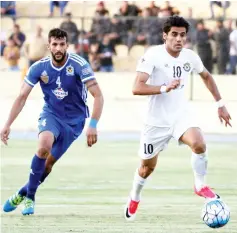  ?? — AFP photo ?? Al-Zawraa player Alla abdul Zahra (R) vies for the ball against Air Force player Suad Natiq during theirAFC CupWest Zonal semi-final football match inArbil,the capital of the Kurdish autonomous region in northern Iraq, on May 22, 2017.