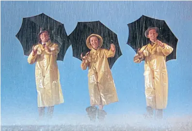  ??  ?? Gene Kelly, Debbie Reynolds y Donald O’Connor en Cantando bajo la lluvia