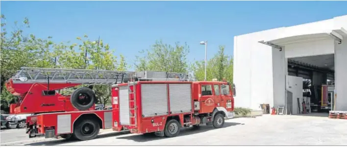  ??  ?? La vacunación masiva en los exteriores del parque de bomberos comenzará en breve.