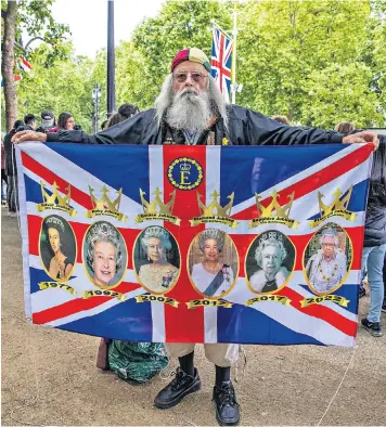  ?? ?? Above, John Adkins, from Muswell Hill, unfurls his special Union Jack tribute to the Queen. Left, the bunting is put up at 10 Downing Street ahead of the big day. Right, Donna Werner from the US and Mary Jane Willows from Cornwall secure prime position on The Mall