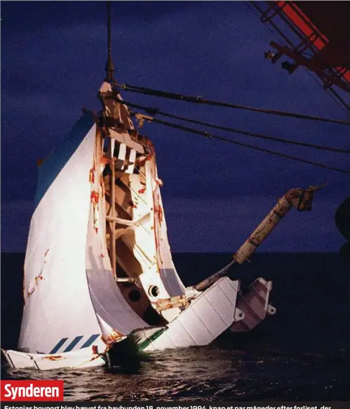  ?? FOTO: VEIKKO WAHLROOS/AP ?? Synderen
Estonias bovport blev haevet fra havbunden 18. november 1994, knap et par måneder efter forliset, der skete 28. september samme år. Den meget omtalte bovport fik siden skylden for, at Estonia sank.