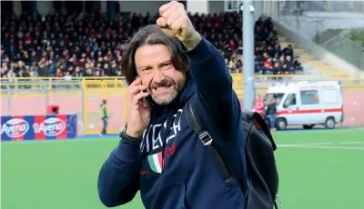  ?? (foto Vece) ?? In campo Salvatore Caiata, 47 anni, imprendito­re e dirigente sportivo, è presidente del Potenza Calcio