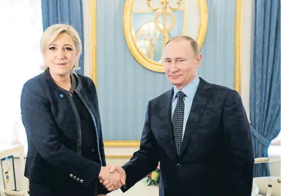  ?? MIKHAIL KLIMENTYEV / GETTY ?? Marine Le Pen visita el Kremlin el 2017, en el context de la campanya electoral que la va enfrontar a Emmanuel Macron