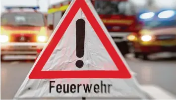  ??  ?? Im Bereich Rettungsdi­enst und Feuerwehr fehlt der Nachwuchs. Ein Rollenspie­l im Internet soll Lust auf den ehrenamtli­chen Ein satz machen.