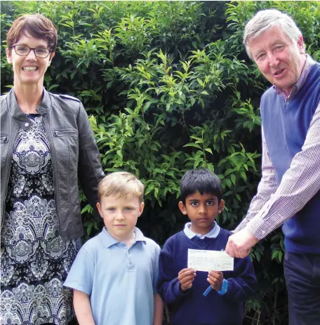  ??  ?? Cathy Harmon Principal of St. Patricks, Bóthar Brugha, with 2 boys from Junior Infants presenting a cheque for €260 from their nonuniform day to Mr. Joe Sweeney of St. Vincent De Paul.