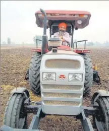  ?? HT PHOTO ?? ■ Farmer Satnam Singh mulching paddy stubble with a rotavator at his field at Rajian village in Amritsar.
