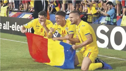  ?? FOTO AGERPRES ?? Fotbal. Jucătorii români, pregătiți pentru semifinala cu Germania.