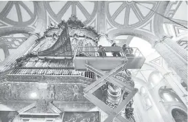  ?? JAVIER RÍOS ?? Cuadros, mobiliario, objetos religiosos y dos órganos monumental­es son parte del acervo, indica Jorge Bates.