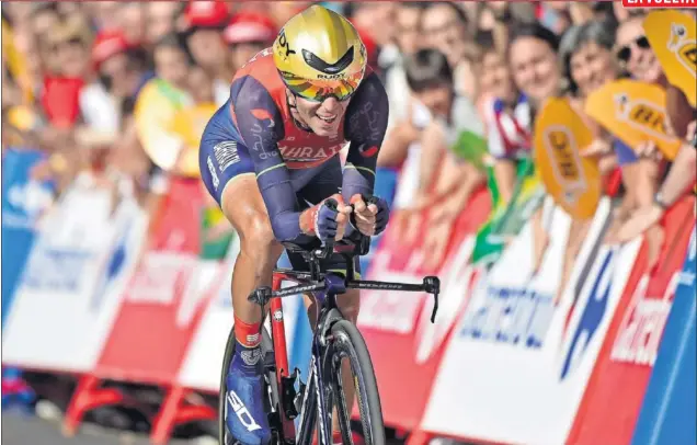  ??  ?? EL ITALIANO NO SE RINDE. Vincenzo Nibali perdió tiempo en la crono respecto a Froome, pero está a menos de dos minutos en la general... y queda montaña para intentarlo.