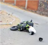  ?? SOL DEL BAJÍO ?? Un hombre fue atacado mientras conducía su MOTO/CORTESÍA:EL