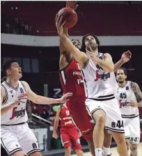  ?? Foto EuroCup ?? Miloš Teodosić je prvo ime Virtusa, levo Amar Alibegović.