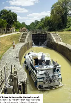  ??  ?? L’écluse de Renneville (Haute-garonne). Le canal du Midi offre bien des possibilit­és à celui qui souhaite l’aborder. Il accorde bateau et vélo, sur le même tempo: celui d’une découverte sans cesse renouvelée.