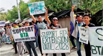  ?? (Photo courtesy of Mahdie Amella) ?? A CARAVAN calling for the extension of the Bangsamoro Transition Authority (BTA) until 2028 is held in Maguindana­o del Norte on Monday, April 29.
