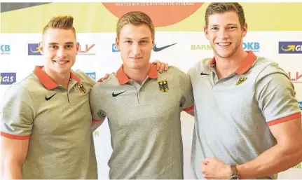  ?? FOTO: DPA ?? Das Speerwurf-Trio Johannes Vetter (v.l.), Thomas Röhler und Andreas Hofmann bei einer Pressekonf­erenz zur Leichtathl­etik WM 2017.