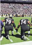 ?? EVAN VAN HABEEB, USA TODAY SPORTS ?? Ravens players kneel to pray Sunday before standing for the anthem. They were booed.