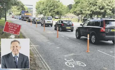  ?? PHOTO: STEVE ROBARDS ?? Cars queueing along Oaklands Wayand, inset, Roger Elkins