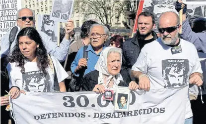  ?? Afp ?? Sergio Maldonado marchó al lado de Nora Cortiñas