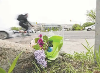  ?? MICHELLE BERG ?? Flowers mark the intersecti­on of Wiggins and College Avenue where cyclist Natasha Fox, 33, was killed on Wednesday in a collision with a cement truck.